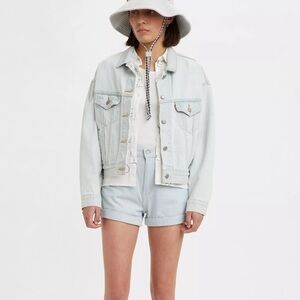 NWOT Levi’s Light Wash A-Line Mom Shorts